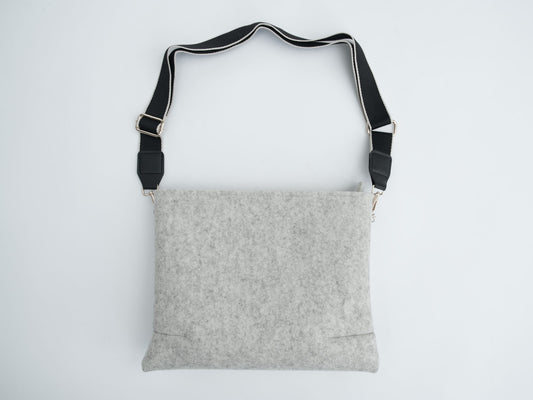 FINE FELT *C* die Cross-Body-Bag, hellgrau-meliert