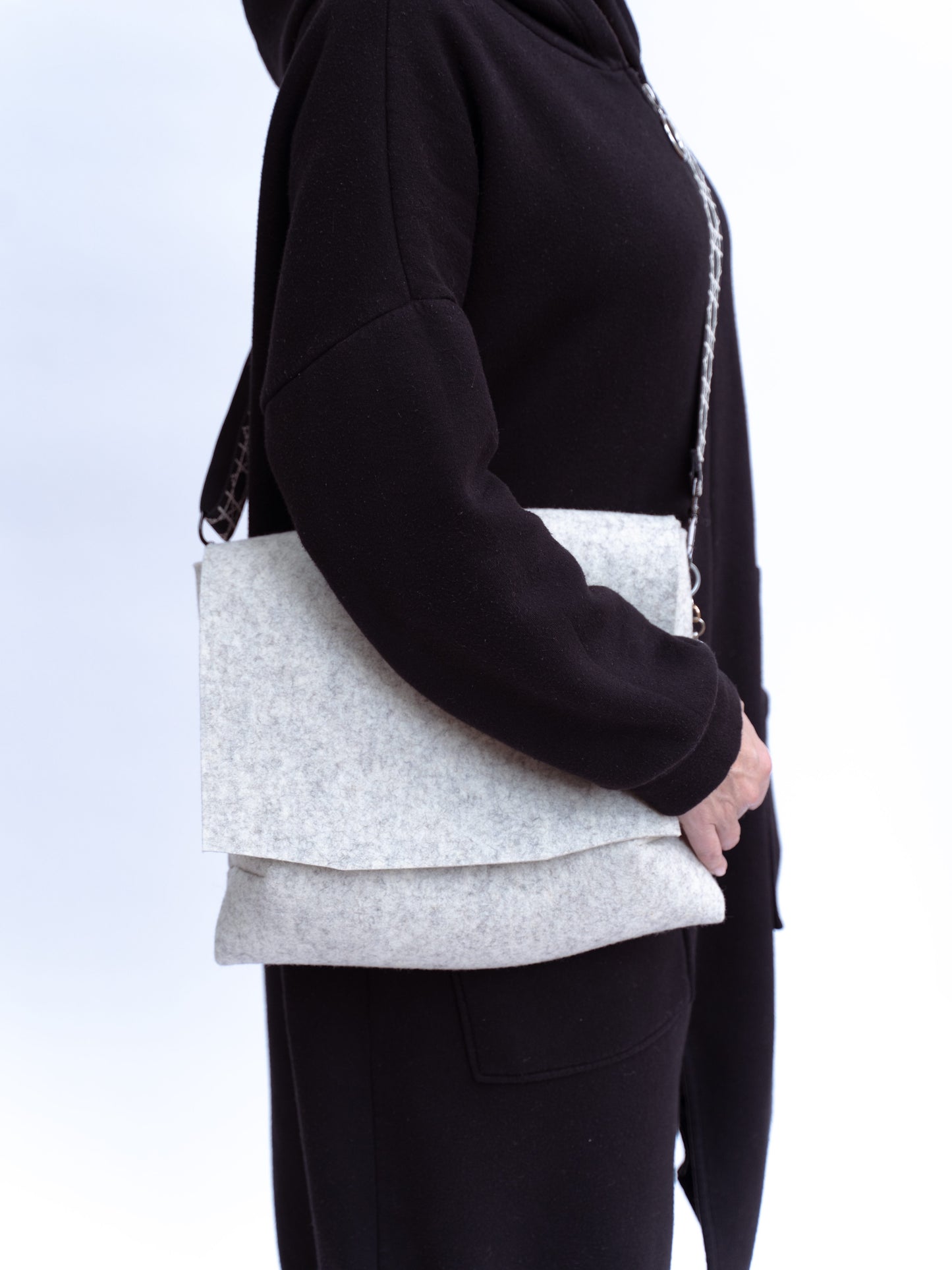 FINE FELT *C* die Cross-Body-Bag, hellgrau-meliert