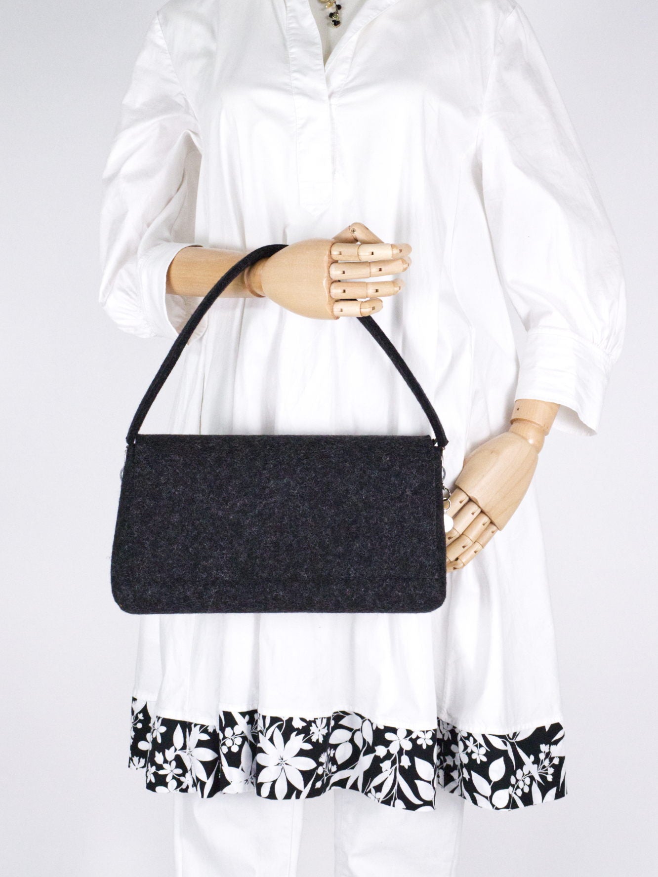 FINE FELT *A* die Shoulder-Pochettes-Clutch, anthrazit-meliert