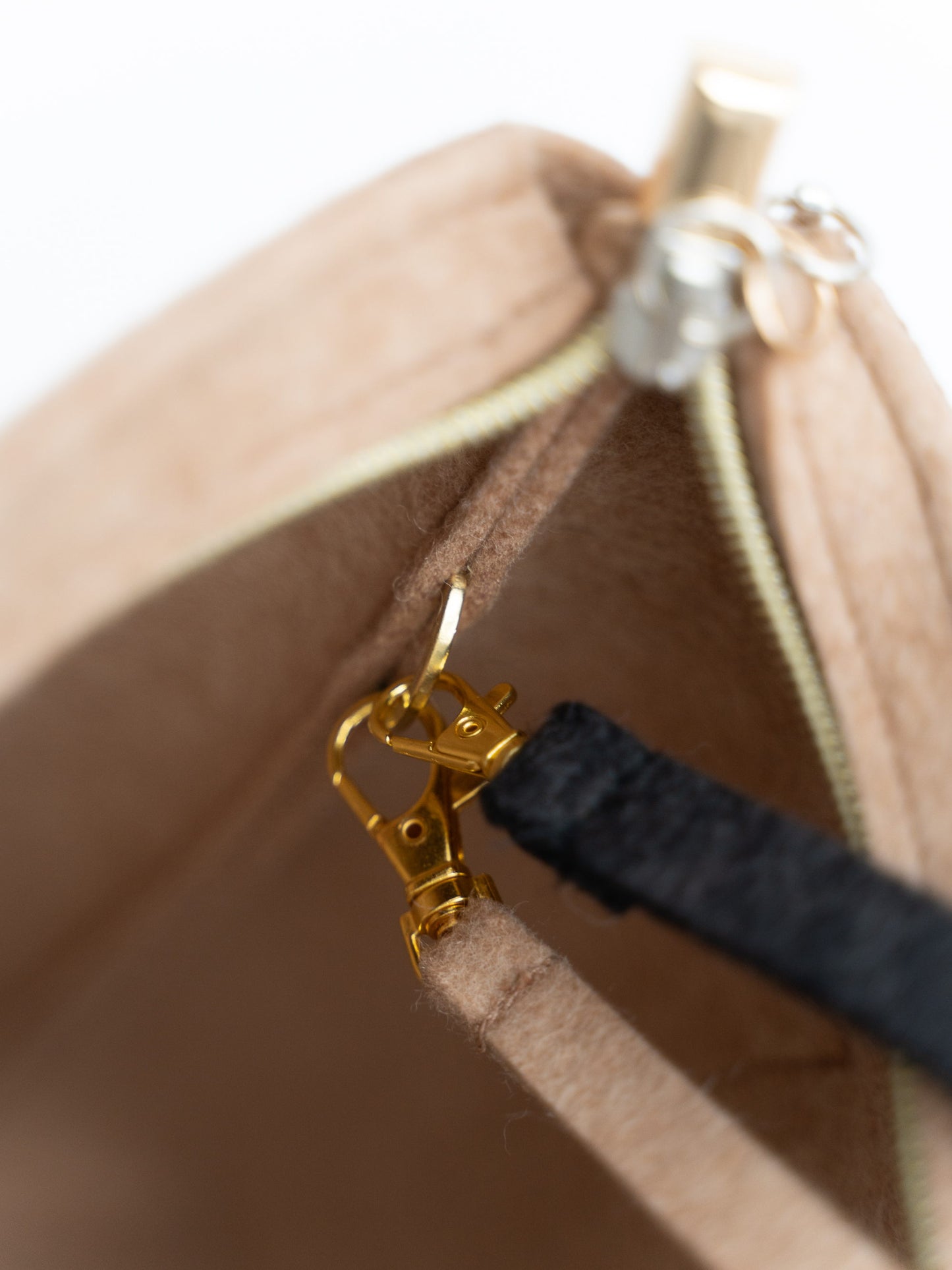 FINE FELT *G* Shoulder-Bag in Tulpenform, karamell