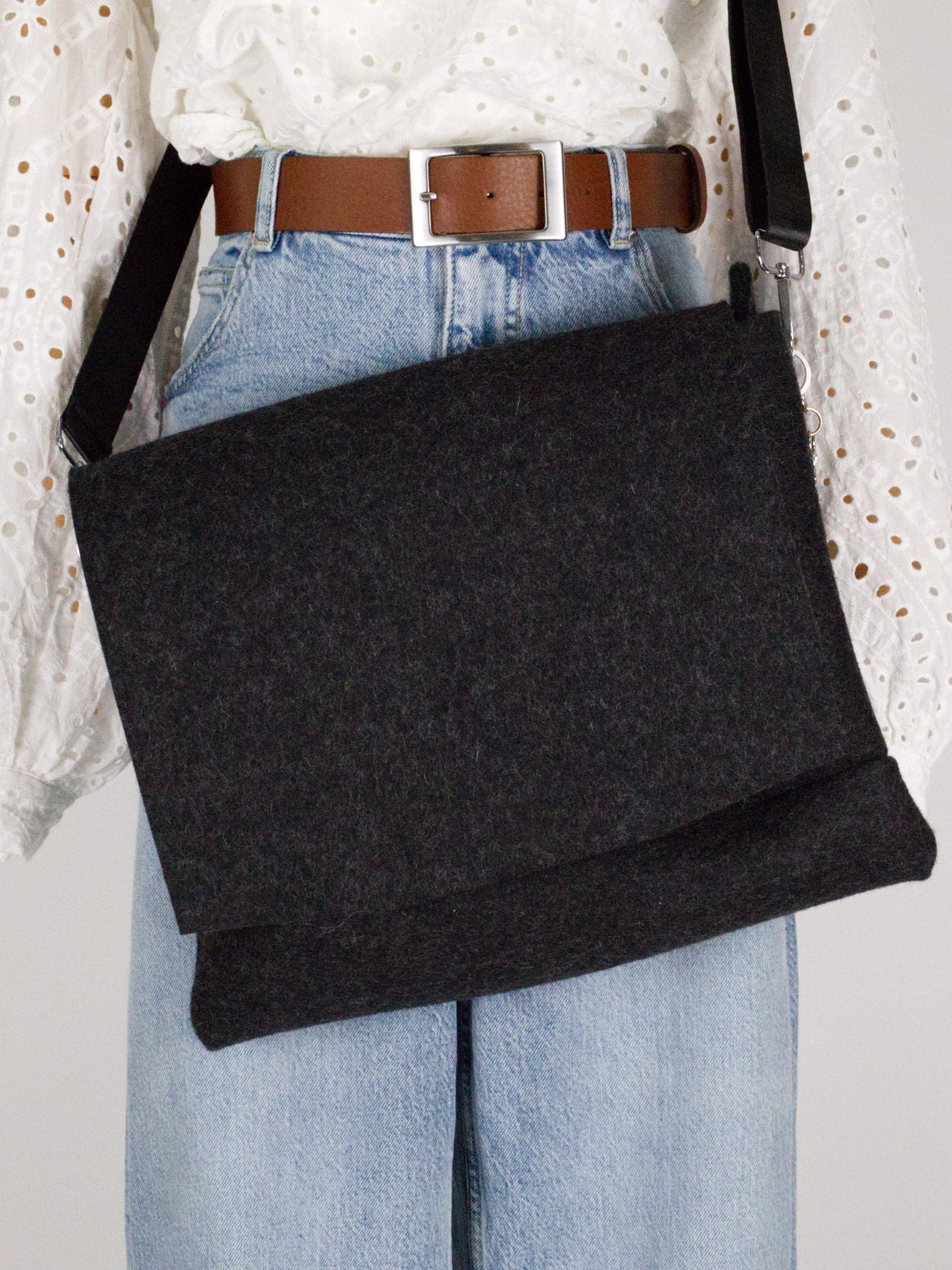 FINE FELT *C* die Cross-Body-Bag, anthrazit-meliert