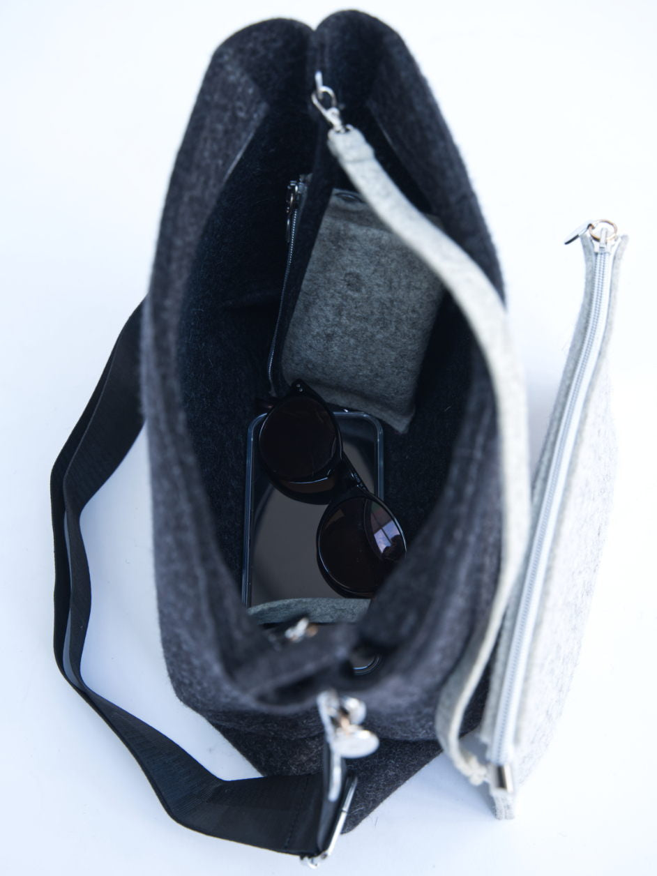 FINE FELT *C* die Cross-Body-Bag, anthrazit-meliert