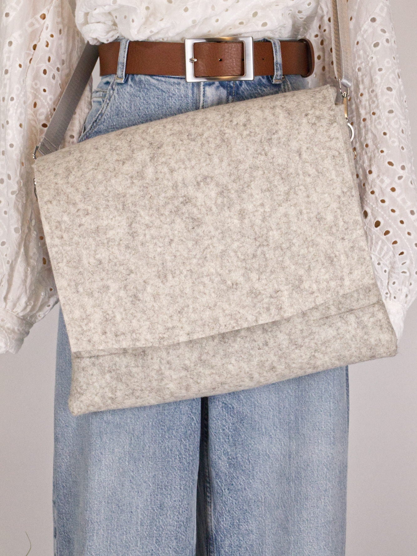 FINE FELT *C* die Cross-Body-Bag, hellgrau-meliert