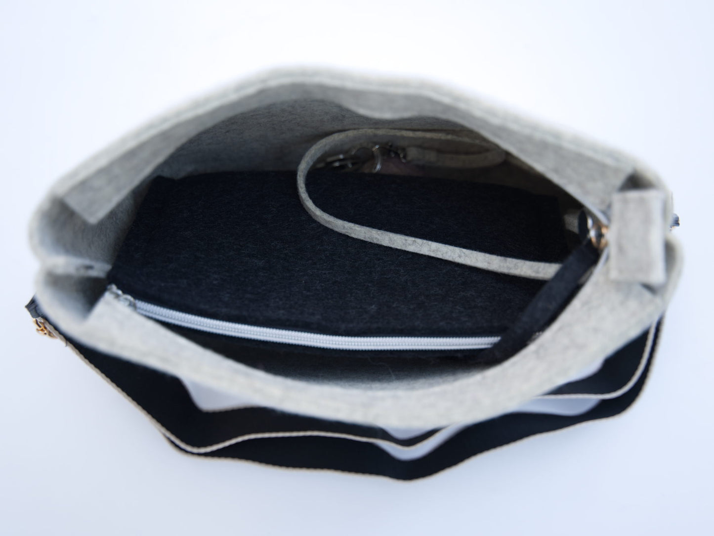 FINE FELT *C* die Cross-Body-Bag, hellgrau-meliert