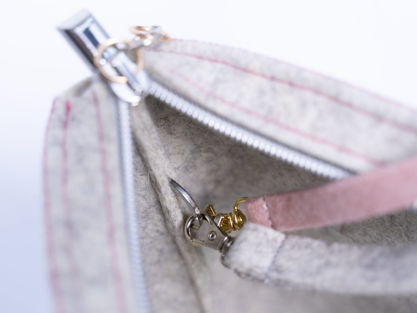 FINE FELT *G* Shoulder-Bag in Tulpenform, hellgrau-meliert