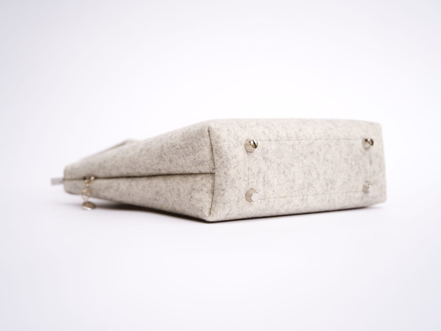 FINE FELT *G* Shoulder-Bag in Tulpenform, hellgrau-meliert