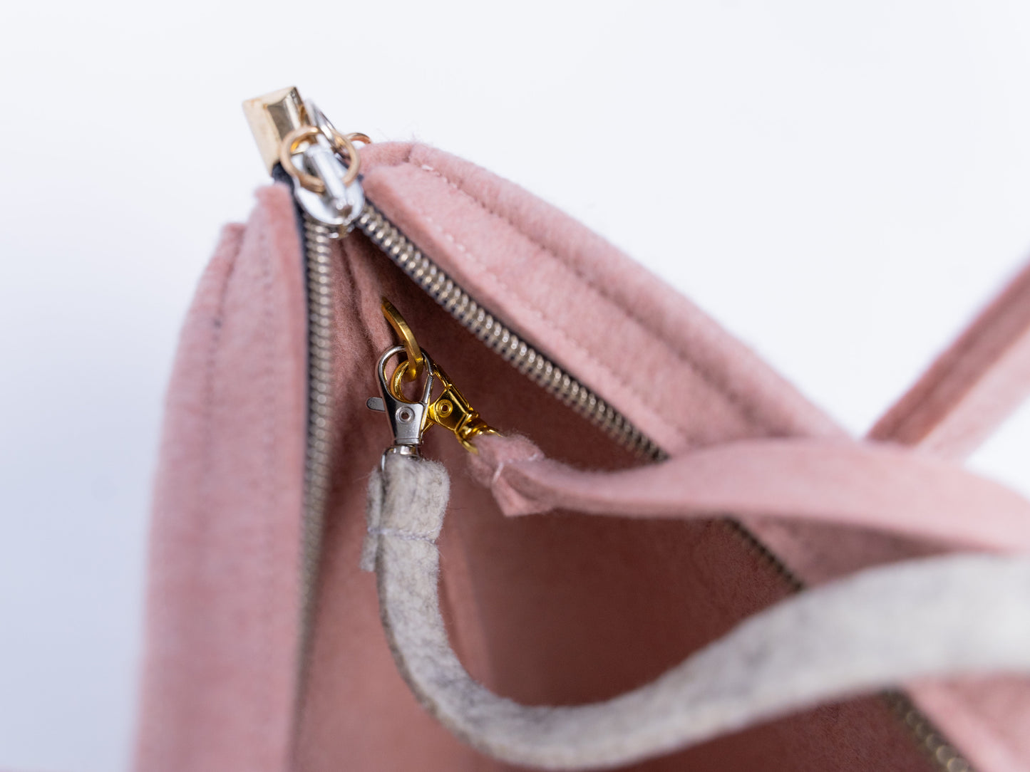 FINE FELT *G* Shoulder-Bag in Tulpenform, rosé
